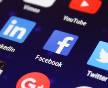 Twój cyfrowy garnitur: jak uszyć profesjonalny wizerunek w sieci na miarę sukcesu