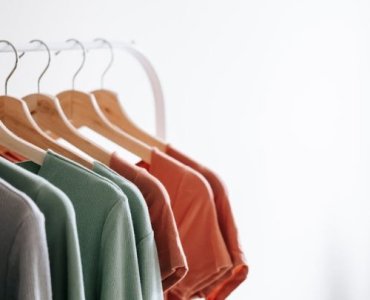 Znajdź swoje barwy: kolory ubrań, które podkreślą Twój typ urody