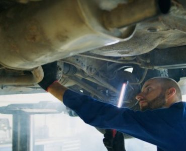 Zatrzymaj rdzę w biegu: proste nawyki pielęgnacji podwozia, które przedłużą życie Twojego auta