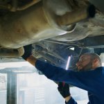 Zatrzymaj rdzę w biegu: proste nawyki pielęgnacji podwozia, które przedłużą życie Twojego auta