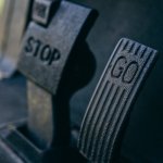 Miękki pedał hamulca? Sprawdź te 7 punktów i odzyskaj pewność hamowania