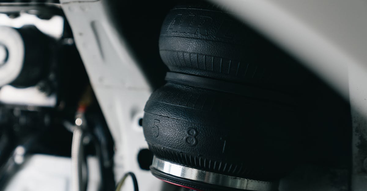 Gdy amortyzatory się poddają: jak zużyte zawieszenie zagraża Twojemu bezpieczeństwu na drodze