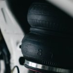 Gdy amortyzatory się poddają: jak zużyte zawieszenie zagraża Twojemu bezpieczeństwu na drodze