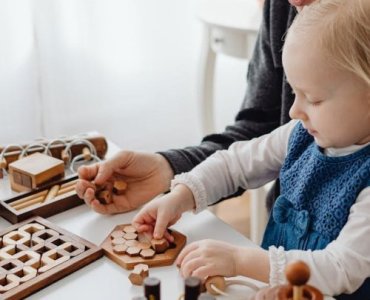 Trenuj mózg przy planszy: 10 gier, które wyostrzają logiczne myślenie