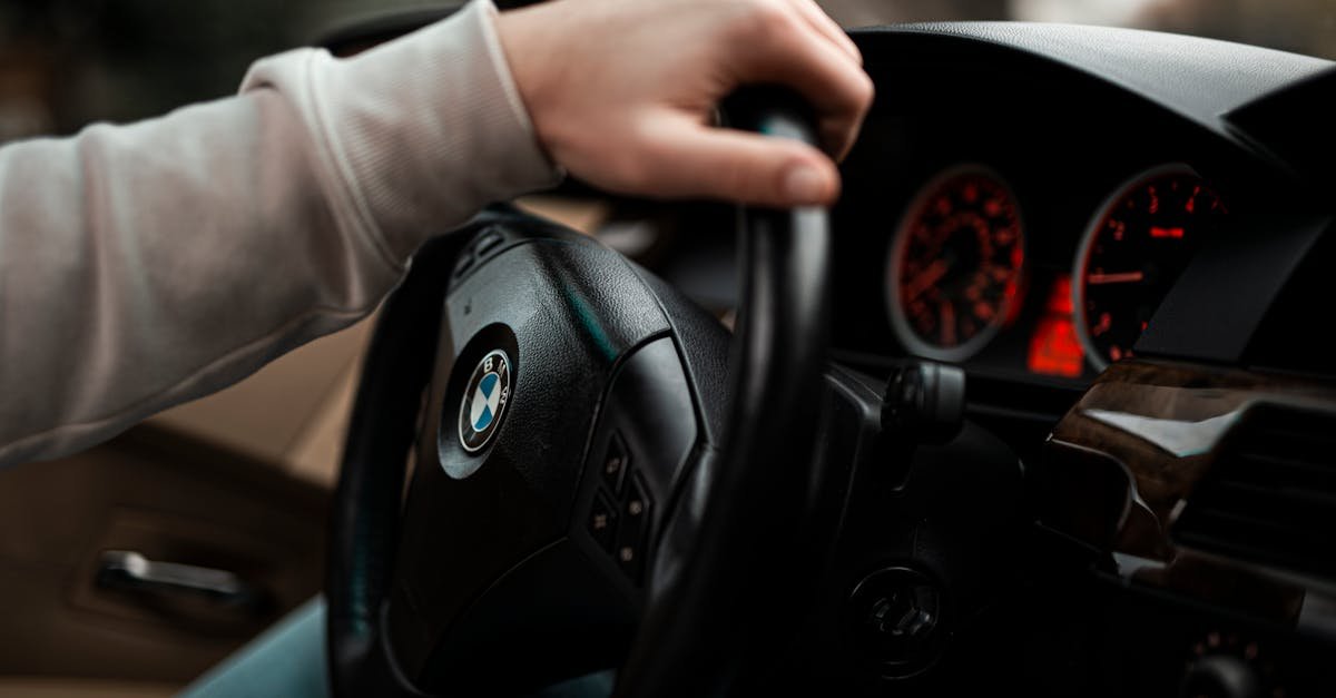 Nałogi za kółkiem: 12 codziennych nawyków, które po cichu niszczą samochód — i proste sposoby, by je przerwać