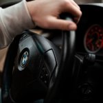 Nałogi za kółkiem: 12 codziennych nawyków, które po cichu niszczą samochód — i proste sposoby, by je przerwać