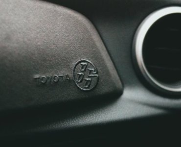 Świeży oddech dla Twojego auta: domowe sposoby na odgrzybienie klimatyzacji i czyste nawiewy