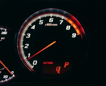 Jazda na rezerwie paliwa: mit czy realne zagrożenie dla Twojego silnika?