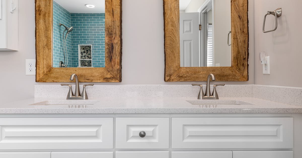 Szafka pod umywalkę bez kompromisów: przewodnik po stylach, wymiarach i przechowywaniu