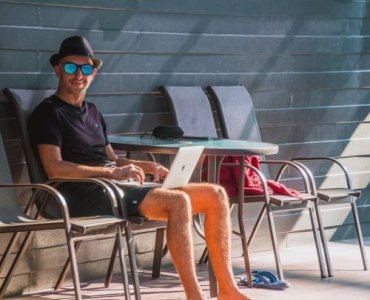 Miejskie mikrowypady z laptopem: zwiedzaj intensywnie, pracuj efektywnie