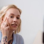 Naturalnie piękna na co dzień: prosty makijaż, który podkreśla, nie przykrywa