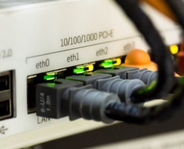 Twoja sieć naprawdę pędzi? Jak szybko sprawdzić prędkość Wi‑Fi i łącza w domu