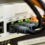 Twoja sieć naprawdę pędzi? Jak szybko sprawdzić prędkość Wi‑Fi i łącza w domu